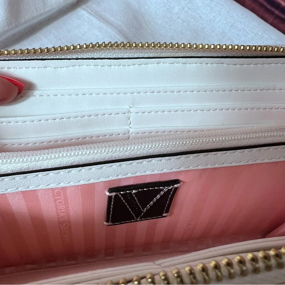 NWOT Leather Victoria’s Secret Elegant White Woven Long Zippy Wallet 12 slots - Picture 9 of 10